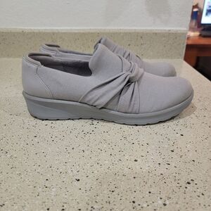 Bzees Womens Size 10W Gray Anytime Slip-on Casual Comfort Sneaker Shoes